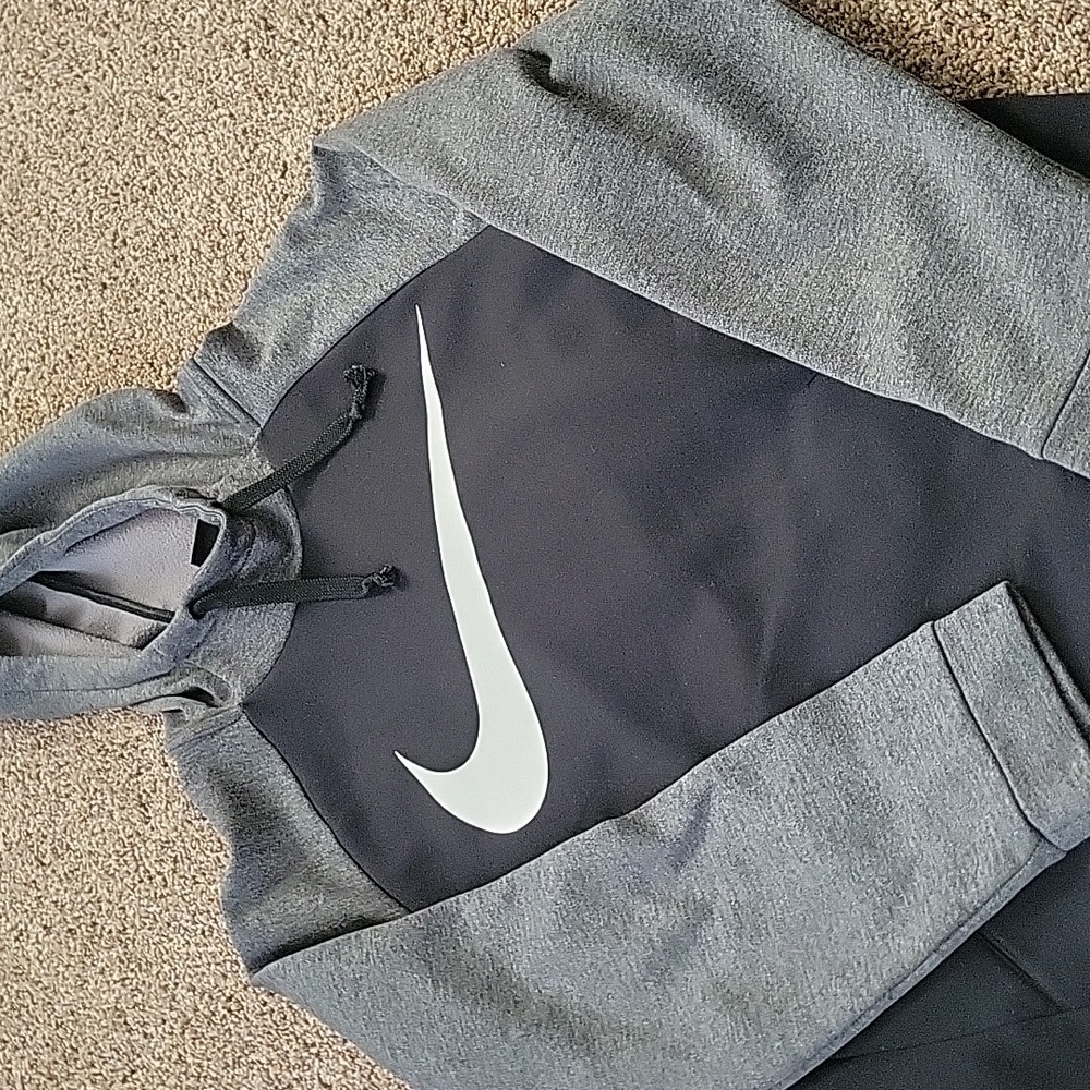 Black/gray Nike sweatshirt